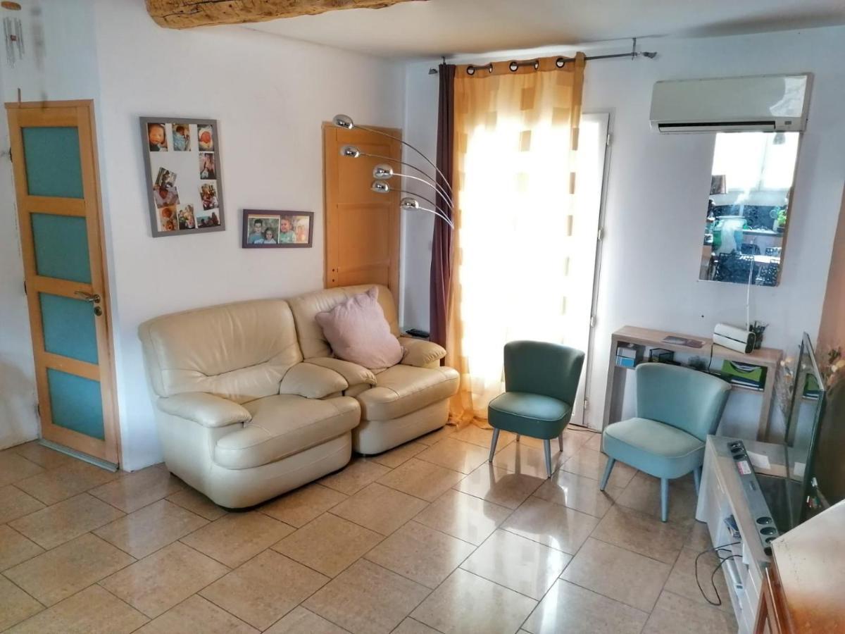 Chambre Chez L'Habitant Tourbes Exterior foto